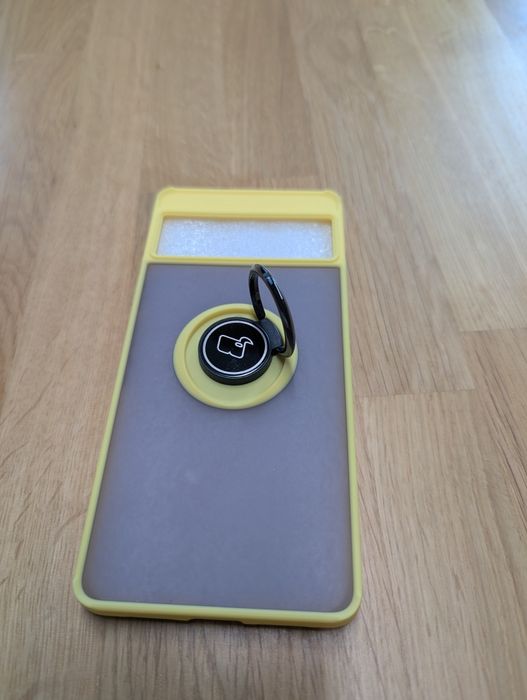 Etui Bizon Pixel 7 żółte z ringiem