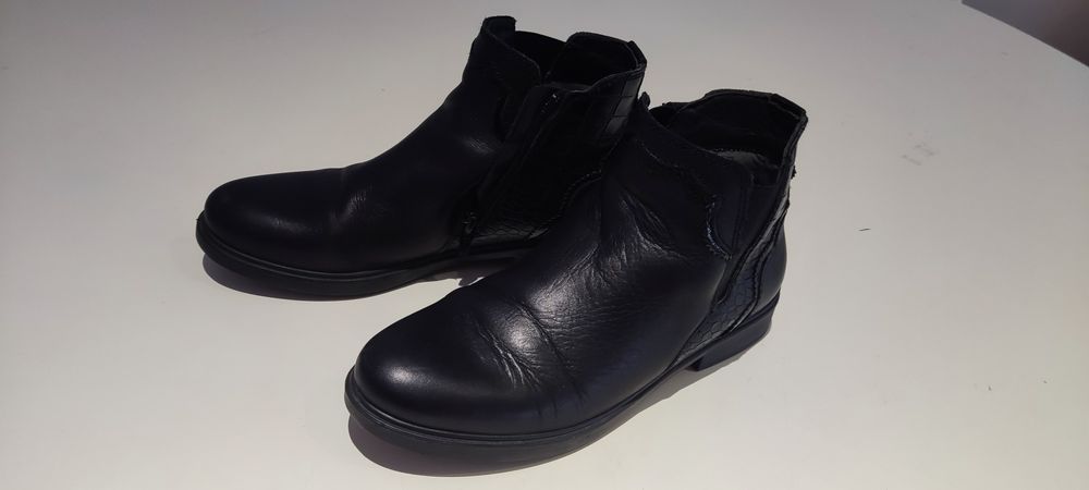 Botas de senhora em ótimo estado