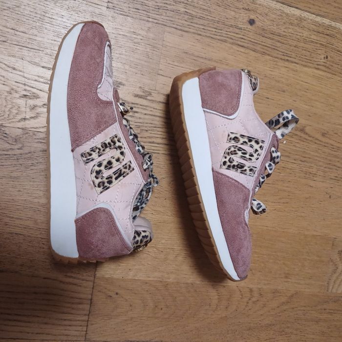 Крассивые кроссовки River Island