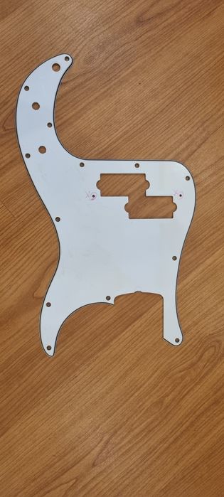 Pickguard fender precision