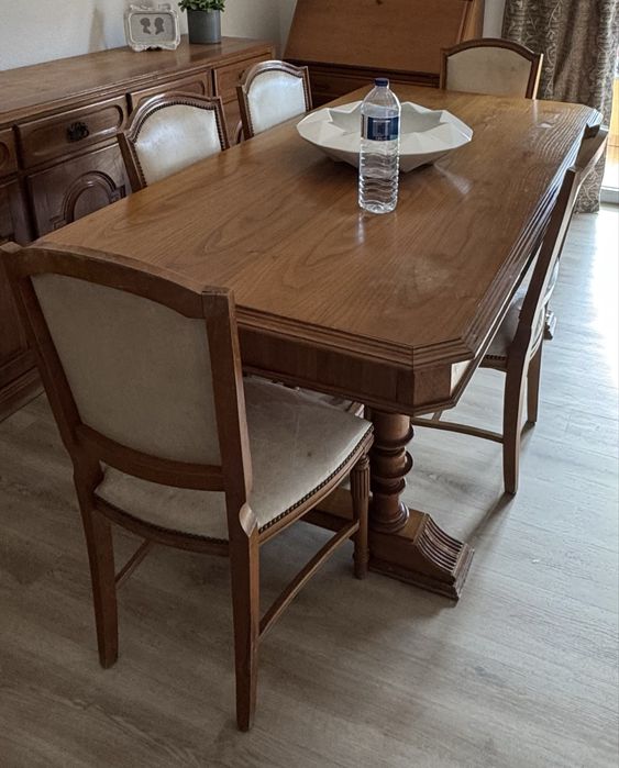 Mesa de madeira macica
