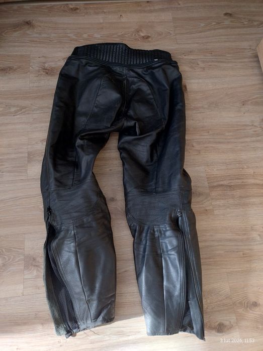 Spodnie ze skóry naturalnej na motocykl.
