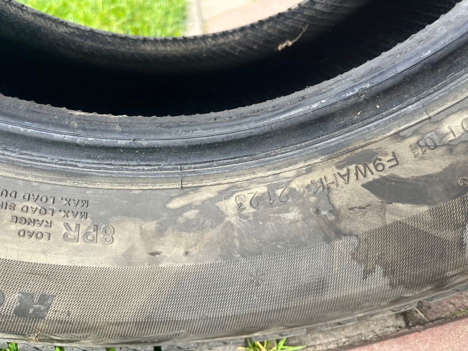 Продам два скати 225/70/15с 110/112r