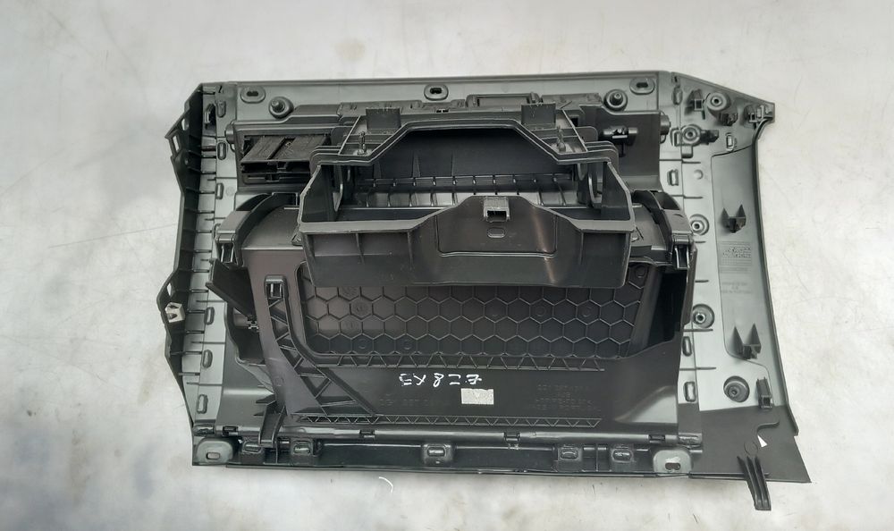 Porta luvas VOLKSWAGEN Polo (AW1)