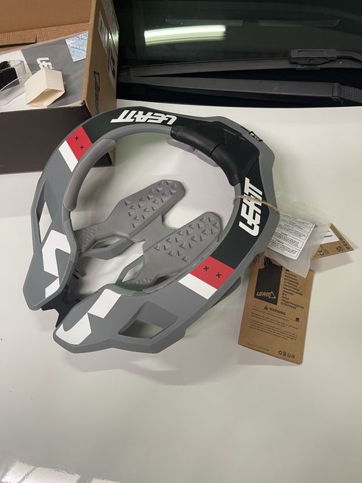 Neck brace leatt 4.5 titanium s/m