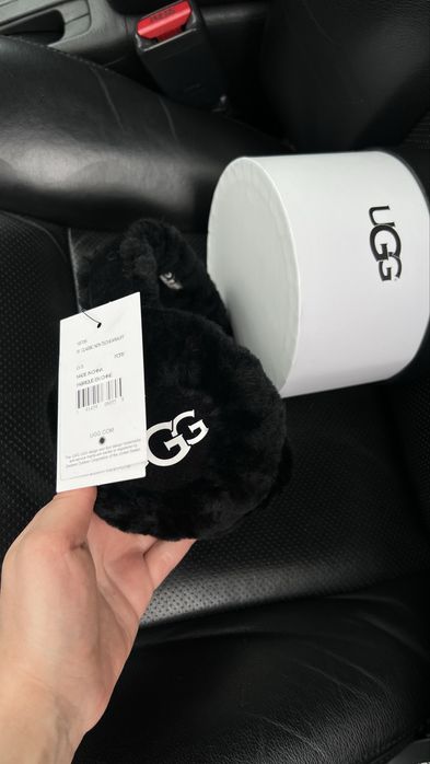 Чорні навушники ugg в наявності