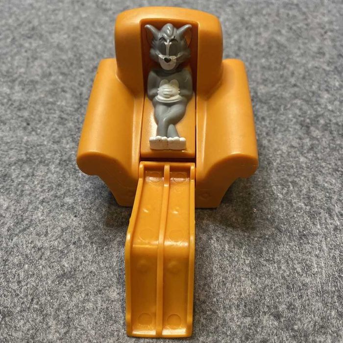 McDonald’s Happy Meal Toy Tom and Jerry ‘Tom's Armchair’ Figura (2021)64584835797506120