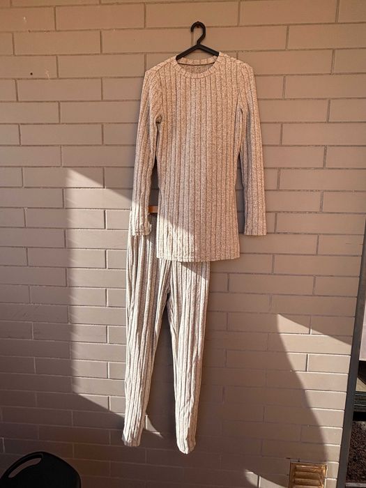 Conjunto de roupa confortável nova