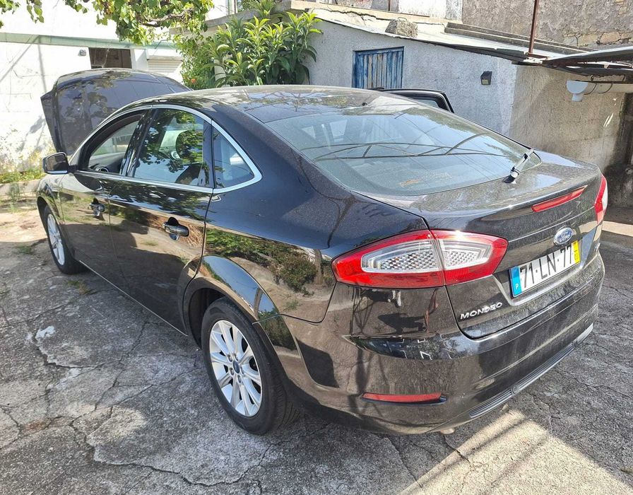 carro familiar, design elegante, robusto, em muito bom estado de conservação, bem estimado...a escolha certa