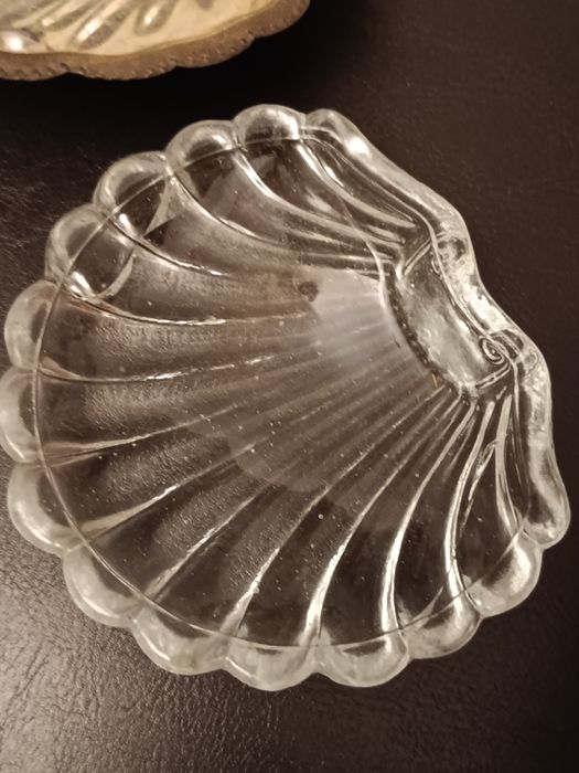 Posrebrzane naczynie na kawior ze szklanym wkładem