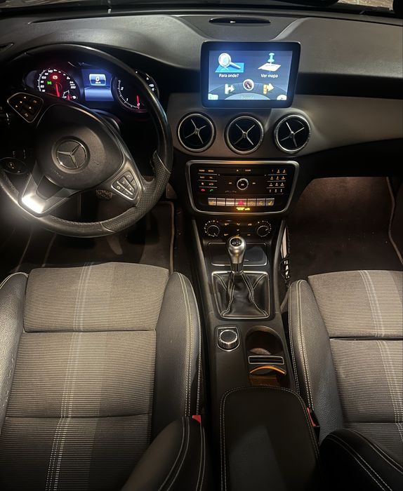 Mercedes-Benz CLA 200d - caixa manual