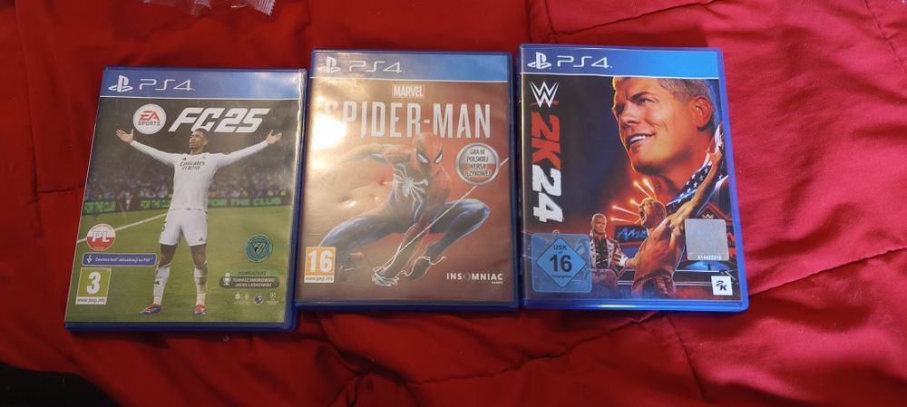 Sprzedam zestaw gier na ps 4 fc 25 WWE