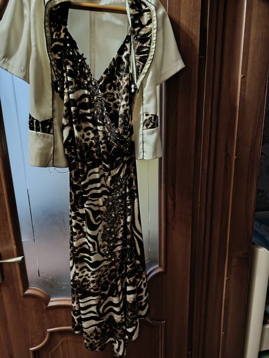 Продам нарядний уостюм