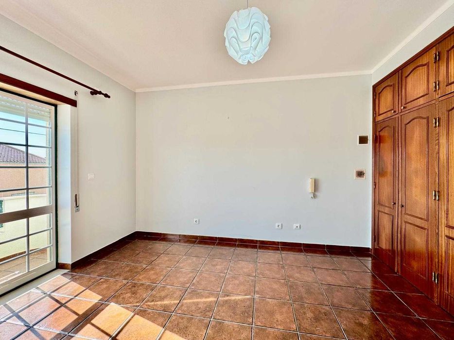 Andar de moradia T3 + sótão e parqueamento