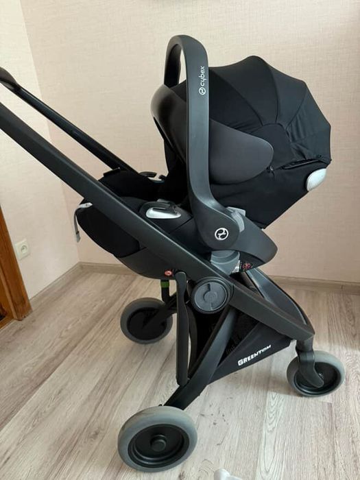 Продам автокрісло Cybex із шасі