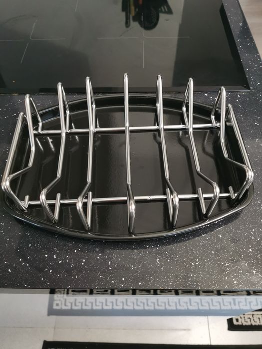 Stojak do pieczenia mięsa.