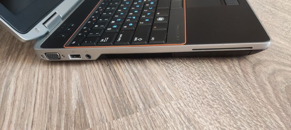 DELL Latitude E6520...