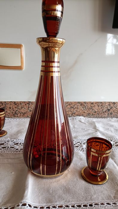 Conjuntos de garrafa e copos vintage