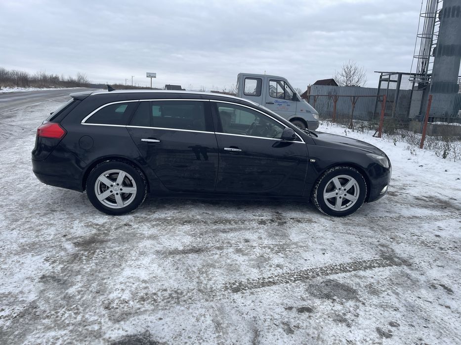 Авто Opel insignia 2010