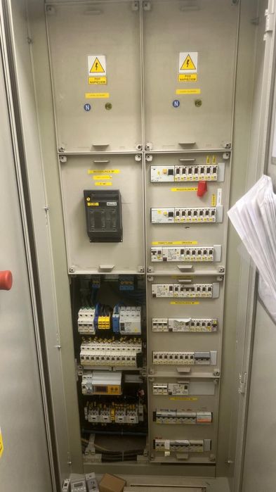 Usługi montaż instalacji elektrycznej automatyki domowej przemysłowej
