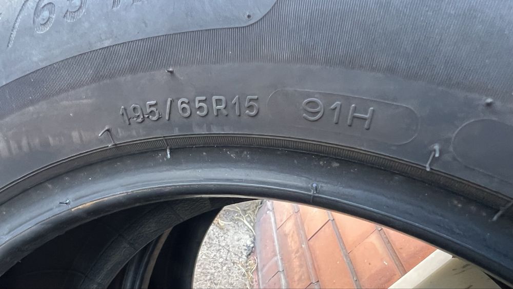 Dois pneus Michelin 195 / 65 R 15 Primacy 4 - kangoo