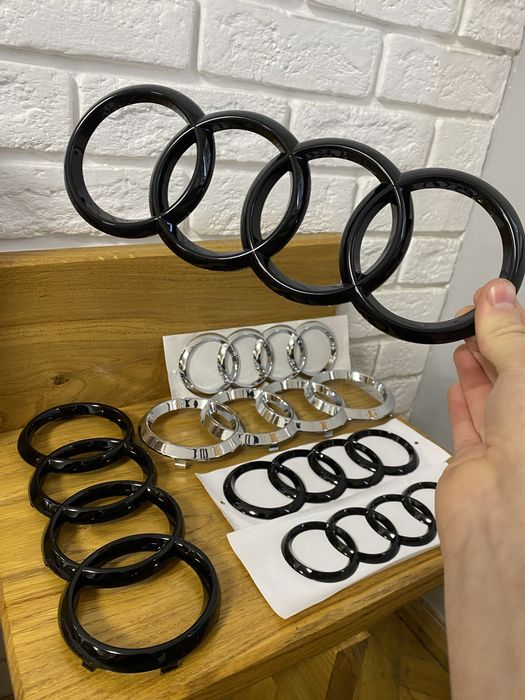 Емблема, значок на решетку радиатора / багажник AUDI, Ауди