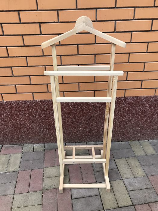 Деревянная вешалка для одежды