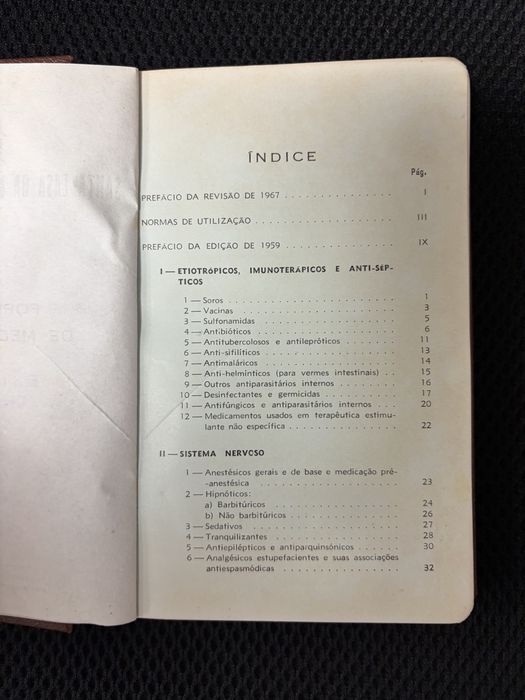 Livro "Formulário de Medicamentos" 1970 SCML