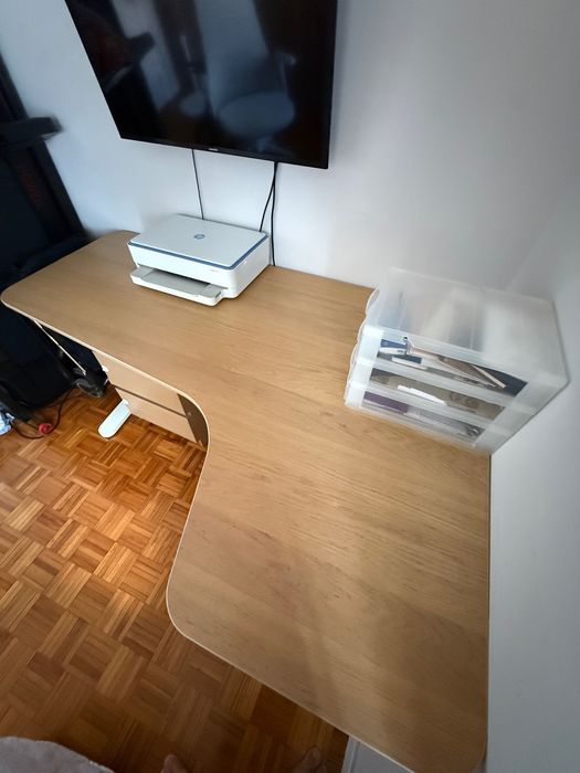 Mesa de escritório grande em L - cor carvalho claro