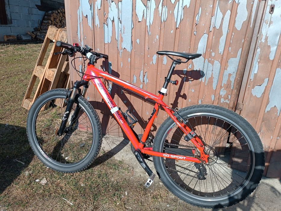 Czerwony rower górski Scrapper