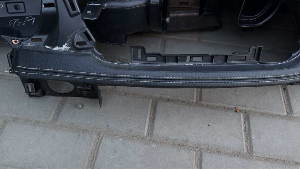 Chrysler Pacifica Deska rozdzielcza kokpit biała nić wystrzelona