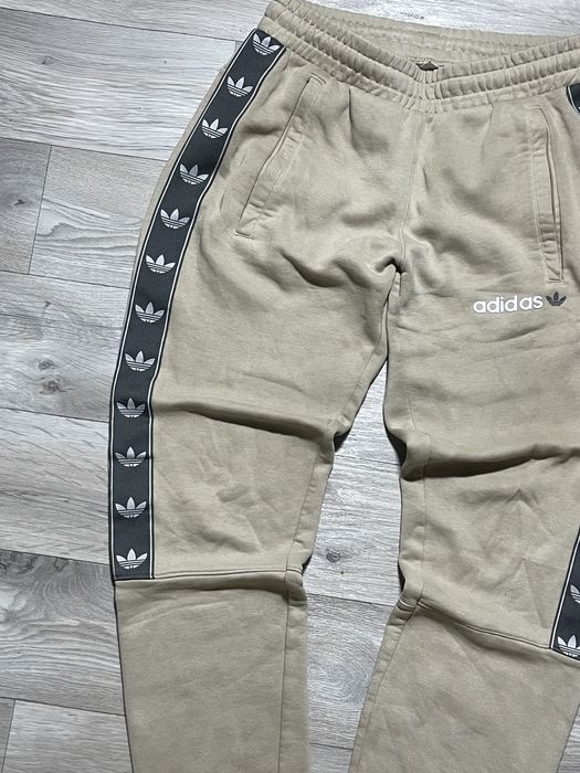 Adidas штани на лампасах утеплені