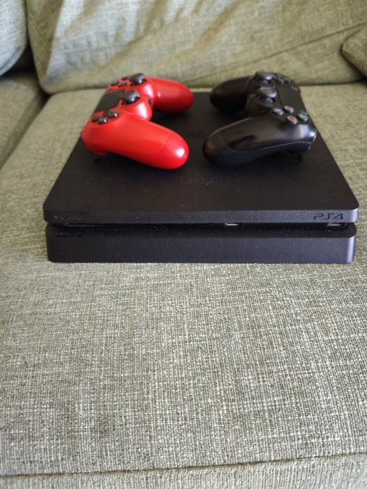 PlayStation 4 1tb + 2 comandos