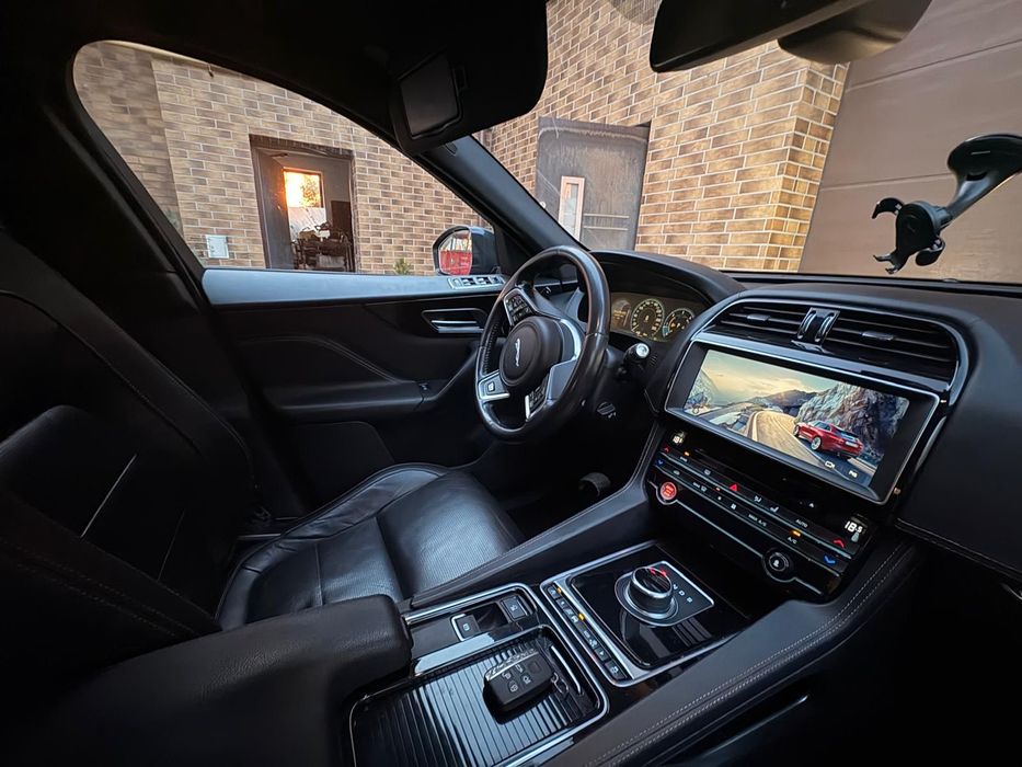 Jaguar F-Pace
