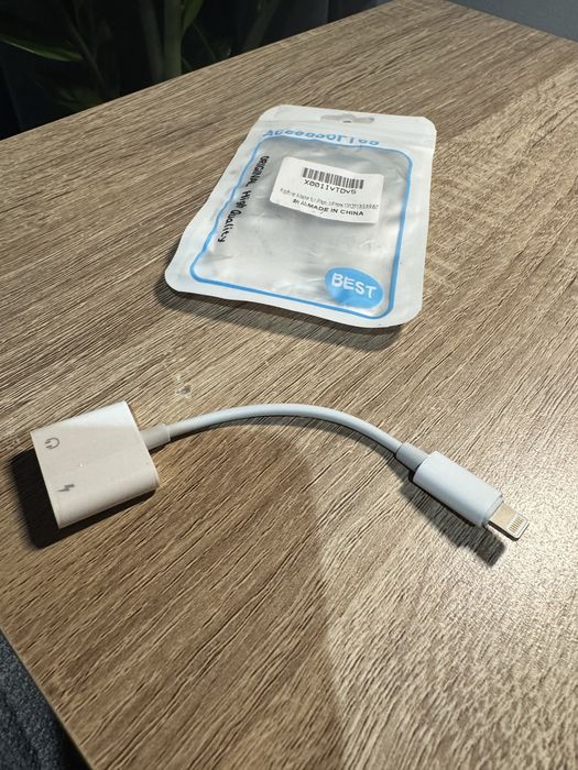 adapter Lightning do złącza 3,5 mm Jack oraz portu ładowania Lightning