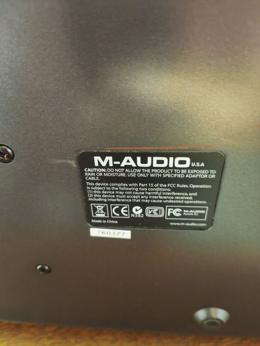 Piano M-AUDIO usado