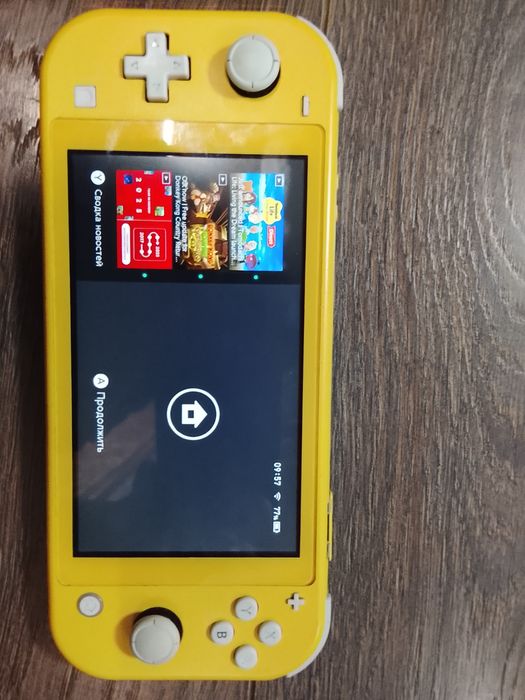 Nintendo Switch Lite з картою пам'яті на 64 GB