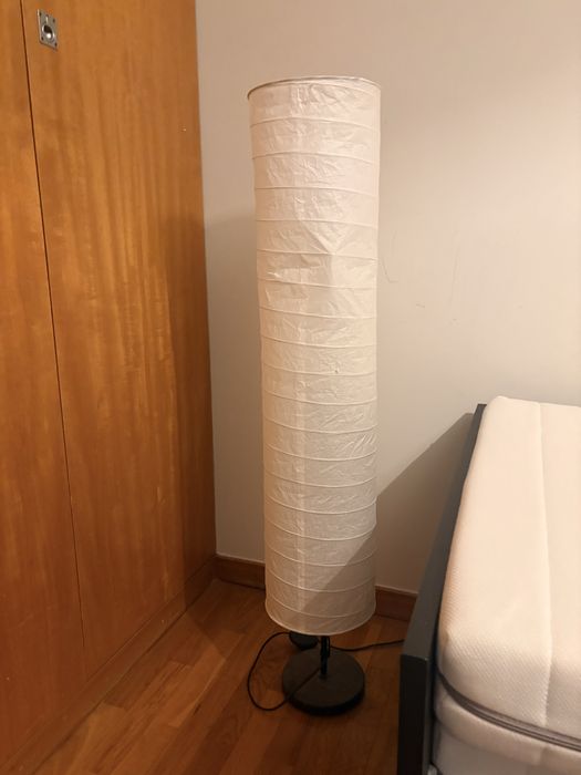 Candeeiro de Pé Alto IKEA (Estilo HOLMÖ) – Como Novo