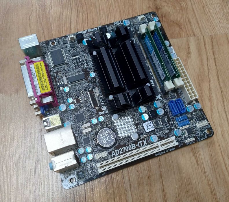 Płyta główna z procesorem ASRock AD2700B-ITX Intel Atom 2.1 GHz 4GB RAM mini-ITX all-in-one