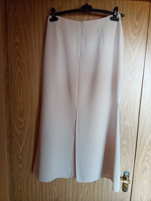 Длинная юбка бежевого цвета (спідниця)