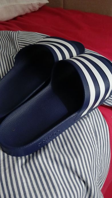 Chinelos Adidas novas