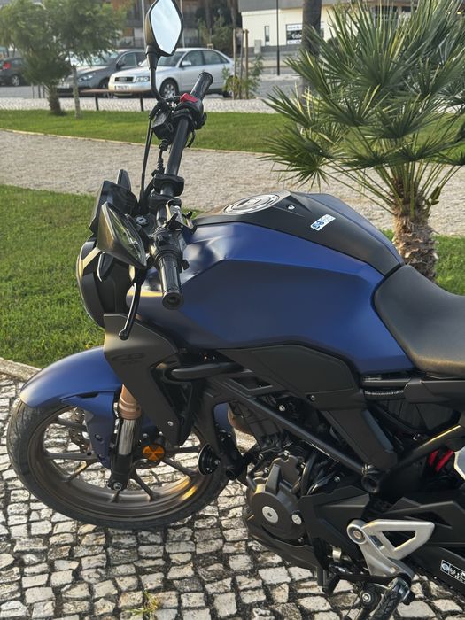 Honda cb300r com 19 mil