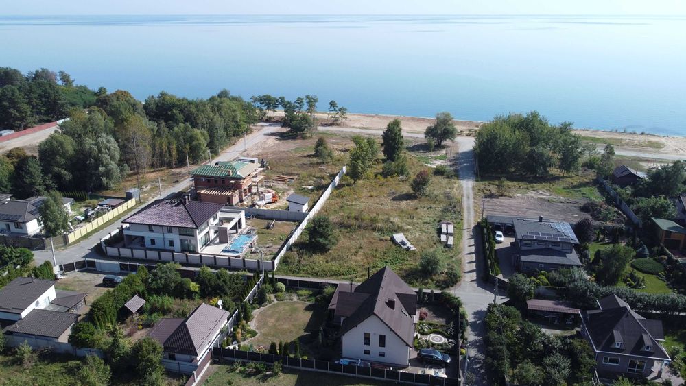Ділянка на березі Київського моря в котеджному містечку Золотий Берег
