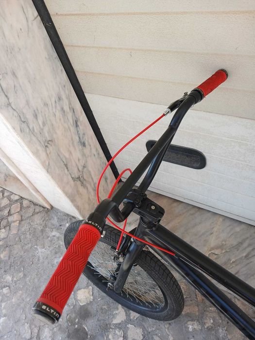 Bicicleta (Bmx) preta