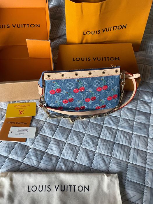 Louis Vuitton Cherry Pochette Denim - Edição Limitada Murakami
