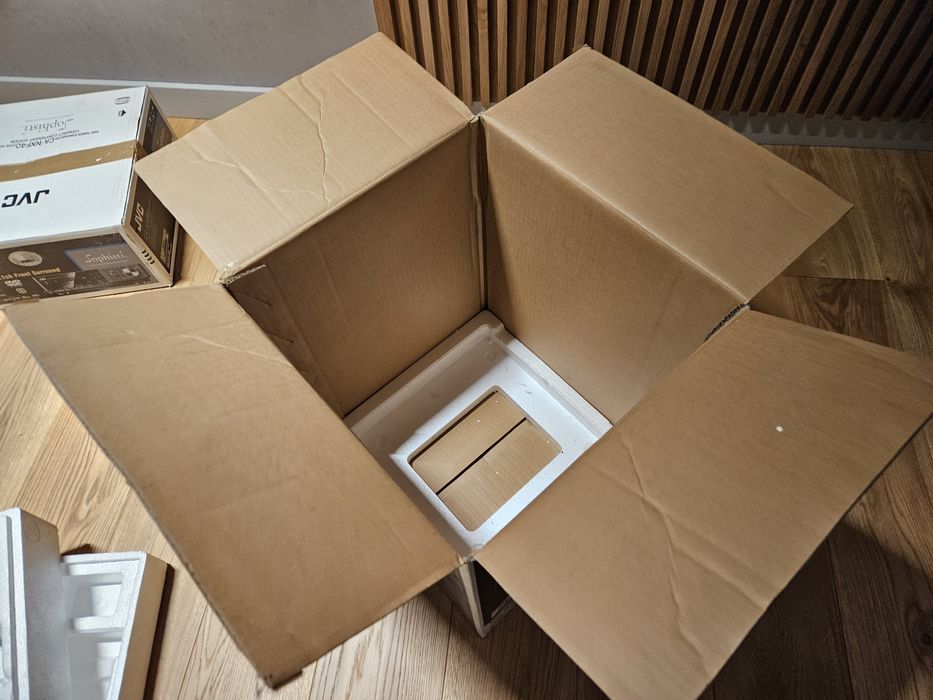 Kino domowe JVC SP-NXF40 4.1 aktywny subwoofer i dwa podwójne głośniki