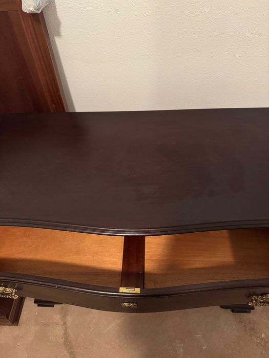 Cómoda em madeira maciça