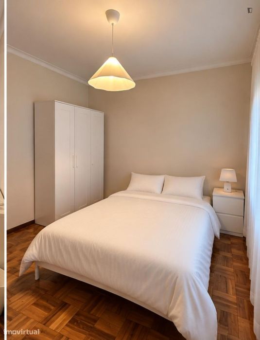 Quarto - localizado em Mafamude Porto