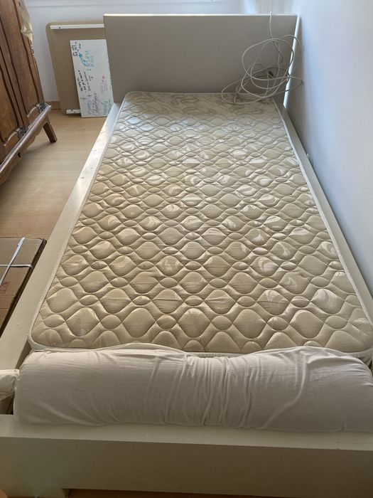 Cama de solteiro com colchao