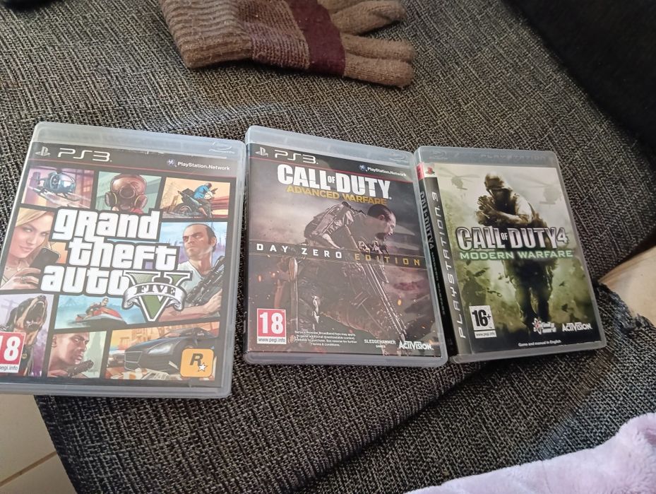 Play nova com três jogos